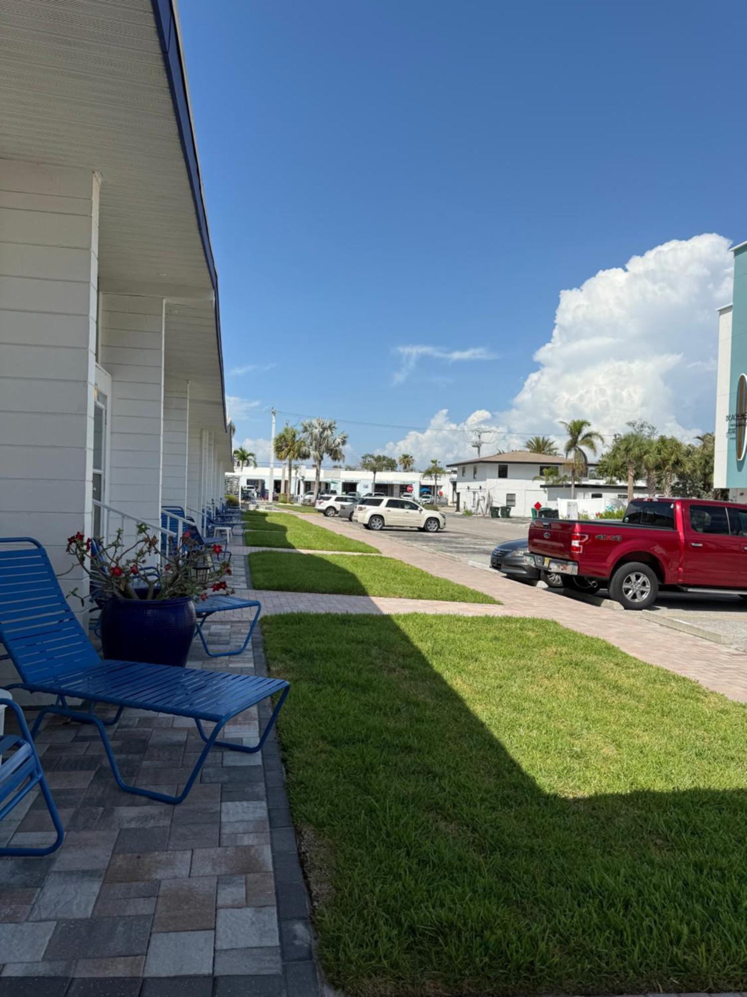 Sea Crest Aparthotel Point O'Rocks Екстериор снимка